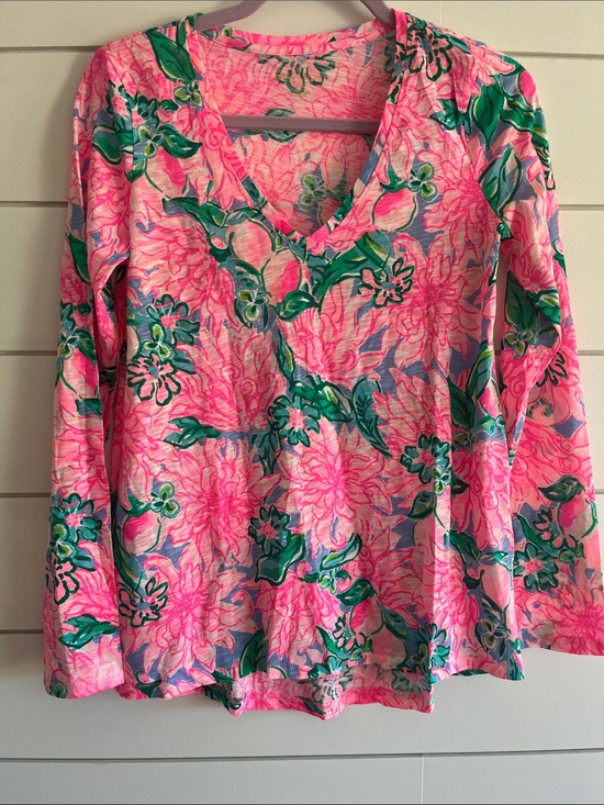 Lilly Pulitzer Tops - Lilly Pulitzer Pink and Green Floral V-Neck Long Sleeve Top NEW Size XS
